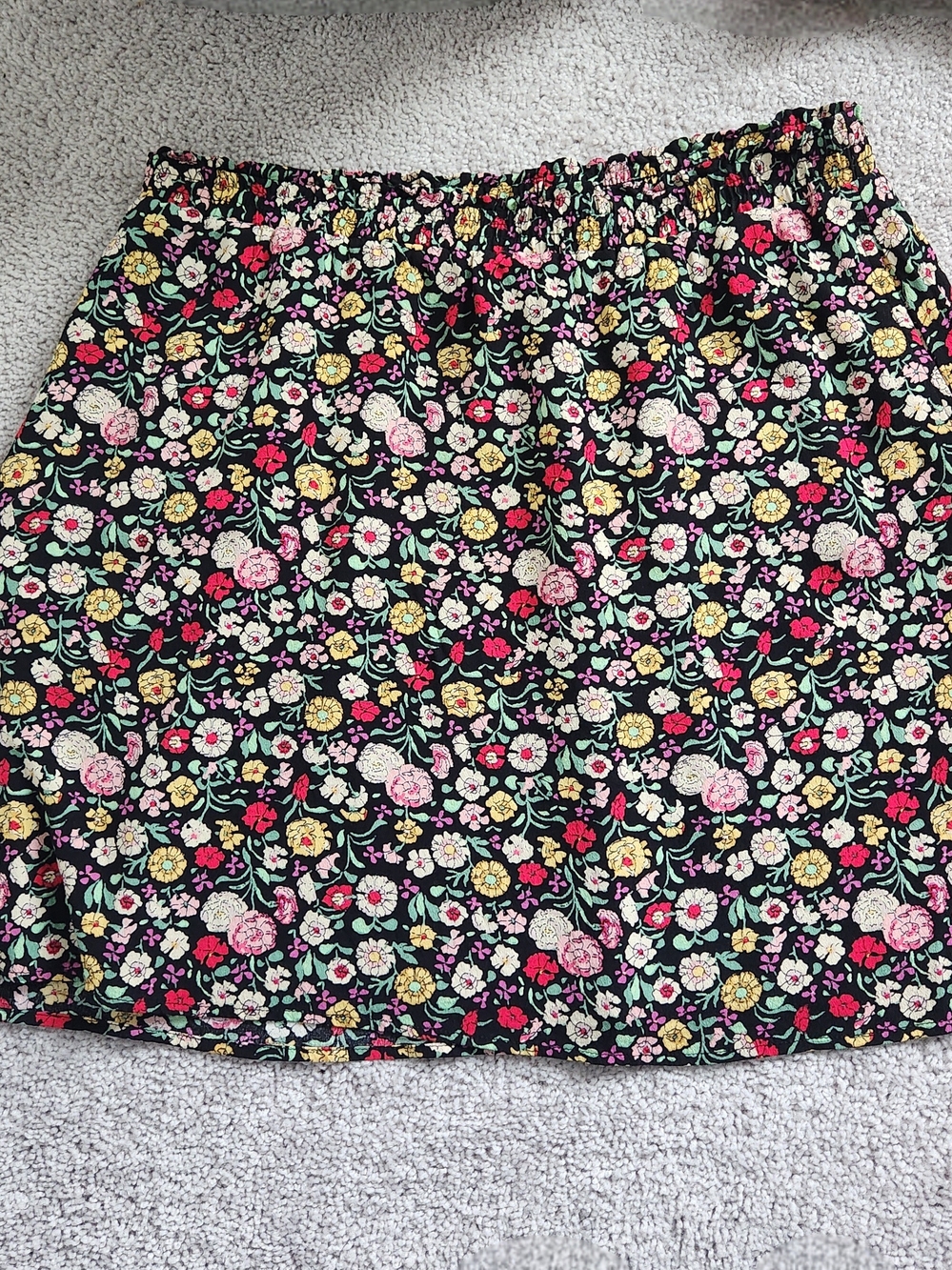 LOFT Black Skirt with Pockets in a Pink, Yellow & Green Floral Print 💐